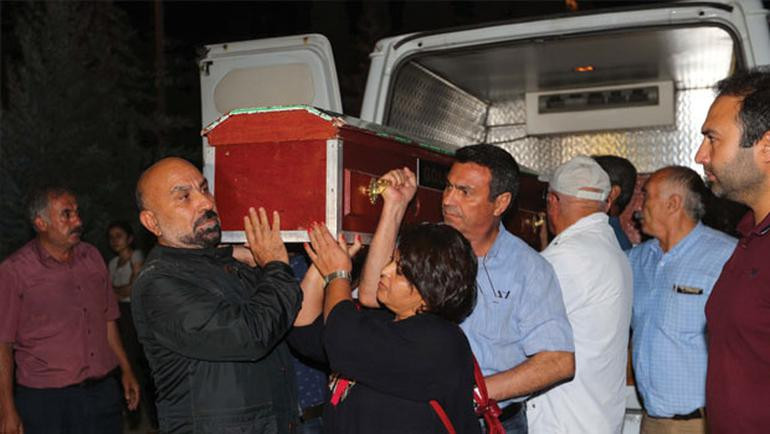 HDP'li Tuğluk'un annesinin cenazesine saldırı !