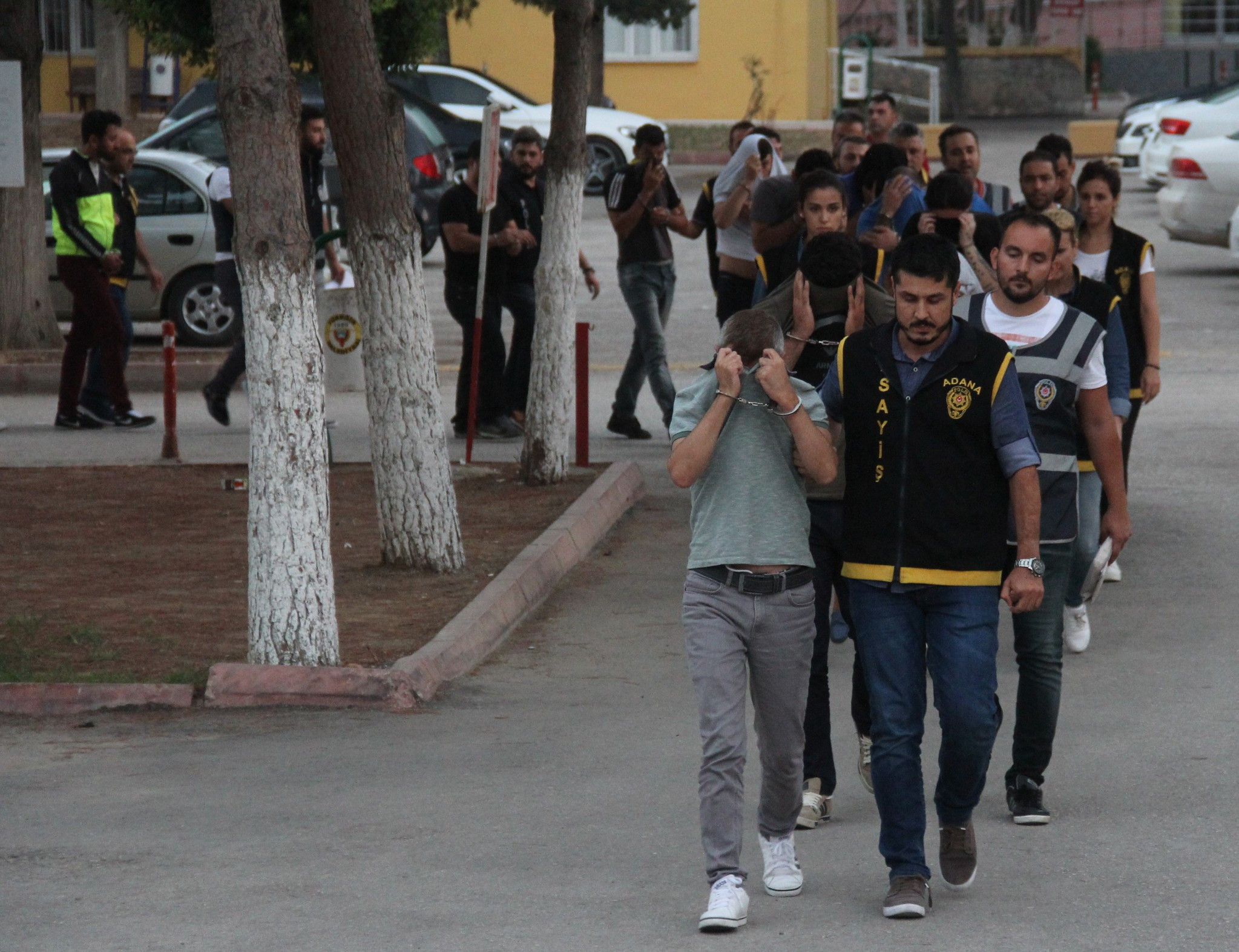 Düğün günü fuhuş operasyonundan gözaltına alındı