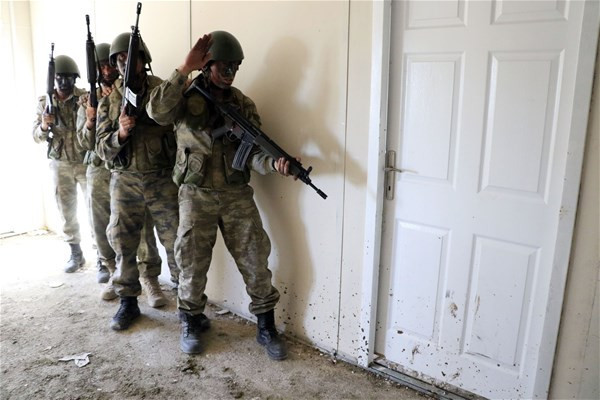 Mehmetçik düşmana korku salıyor