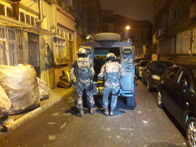 İstanbul'da şafak operasyonu - Resim : 2