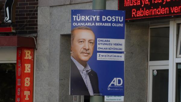 Erdoğan, Almanya'daki seçim afişlerinde