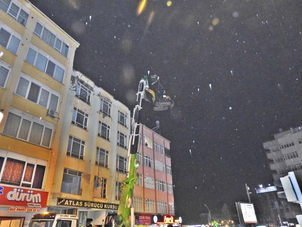 İş makinesine görenler donup kaldı ! Şaşırtan görüntü