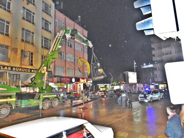 İş makinesine görenler donup kaldı ! Şaşırtan görüntü