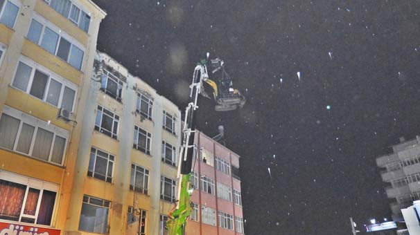 İş makinesine görenler donup kaldı ! Şaşırtan görüntü
