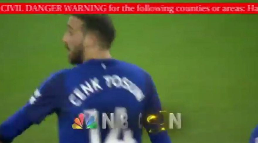 Cenk Tosun'un maçında füze alarmı !