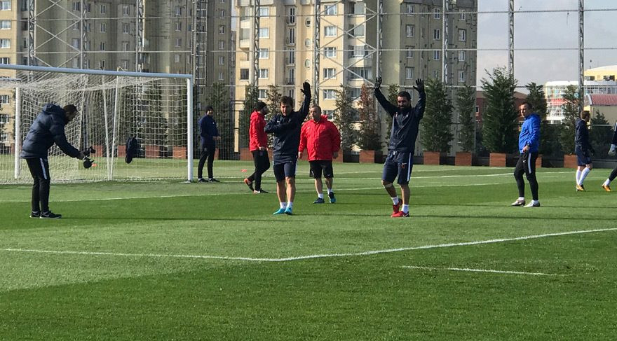 Arda Turan ilk idmanına çıktı ! Emre Belözoğlu...