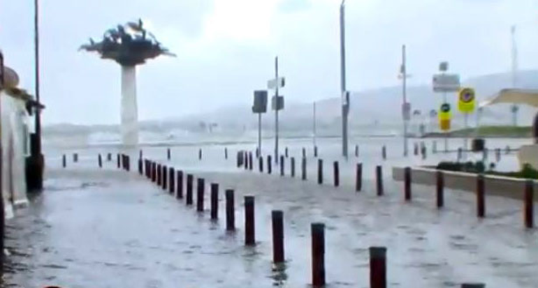 İzmir'de fırtına kabusu ! Kent sular altında...