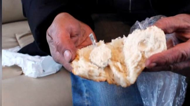 Kıl, çivi, çöp... Hepsini unutun ! Bu sefer ekmeğin içinden bakın ne çıktı