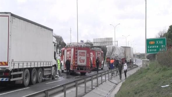 TEM'de trafiği kilitleyen kaza !