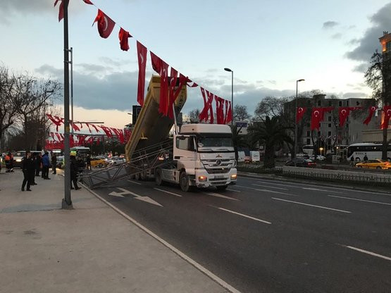 İstanbul'da inanılmaz kaza ! Vatan Caddesi kapandı