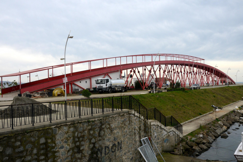 Trabzon'daki köprü sosyal medyayı salladı: Fıkra gibi - Resim: 3