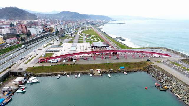 Trabzon'daki köprü sosyal medyayı salladı: Fıkra gibi