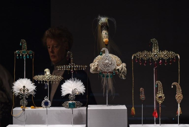 Katar kraliyet ailesinin sergilenen mücevherleri çalındı - Resim: 1