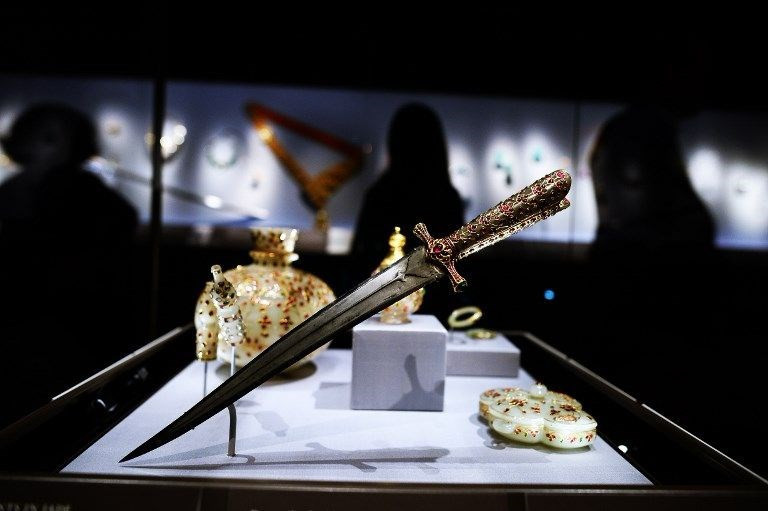 Katar kraliyet ailesinin sergilenen mücevherleri çalındı - Resim: 3