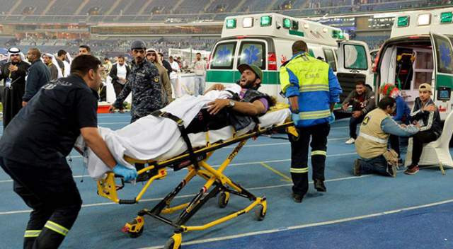 Tribün bariyeri çöktü: 40 yaralı ​