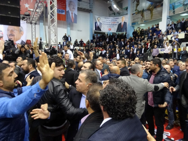 CHP kongresinde Kerbela kavgası ! Ortalık fena karıştı