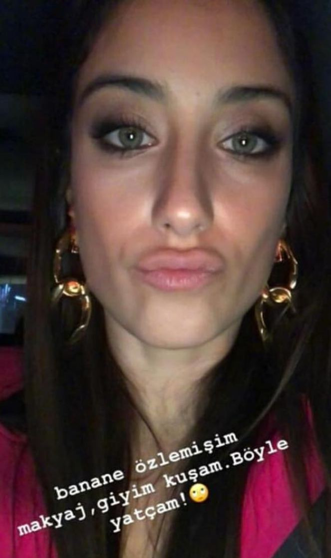 Hazal Kaya dekoltesiyle büyüledi
