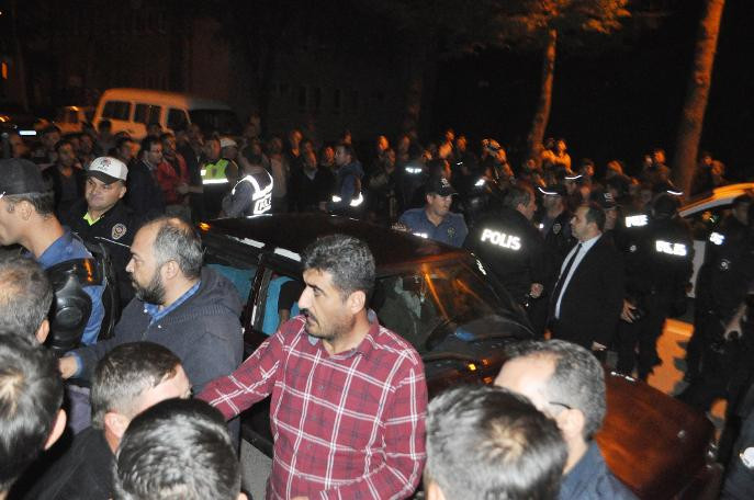 Gece yarısı tehlikeli gerginlik; 100 Suriyeliyi polis aldı