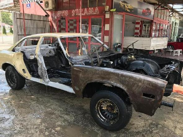 Çürümeye terk edilmiş otomobili 150 bin liraya yeniledi