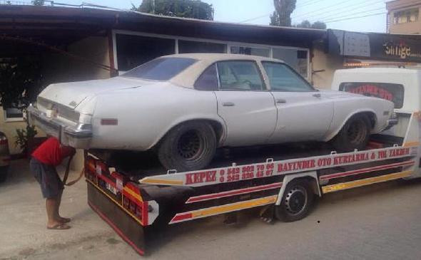 Çürümeye terk edilmiş otomobili 150 bin liraya yeniledi
