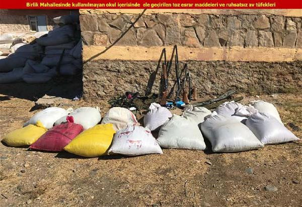 Diyarbakır'daki operasyonda PÖH kıyafeti ele geçirildi