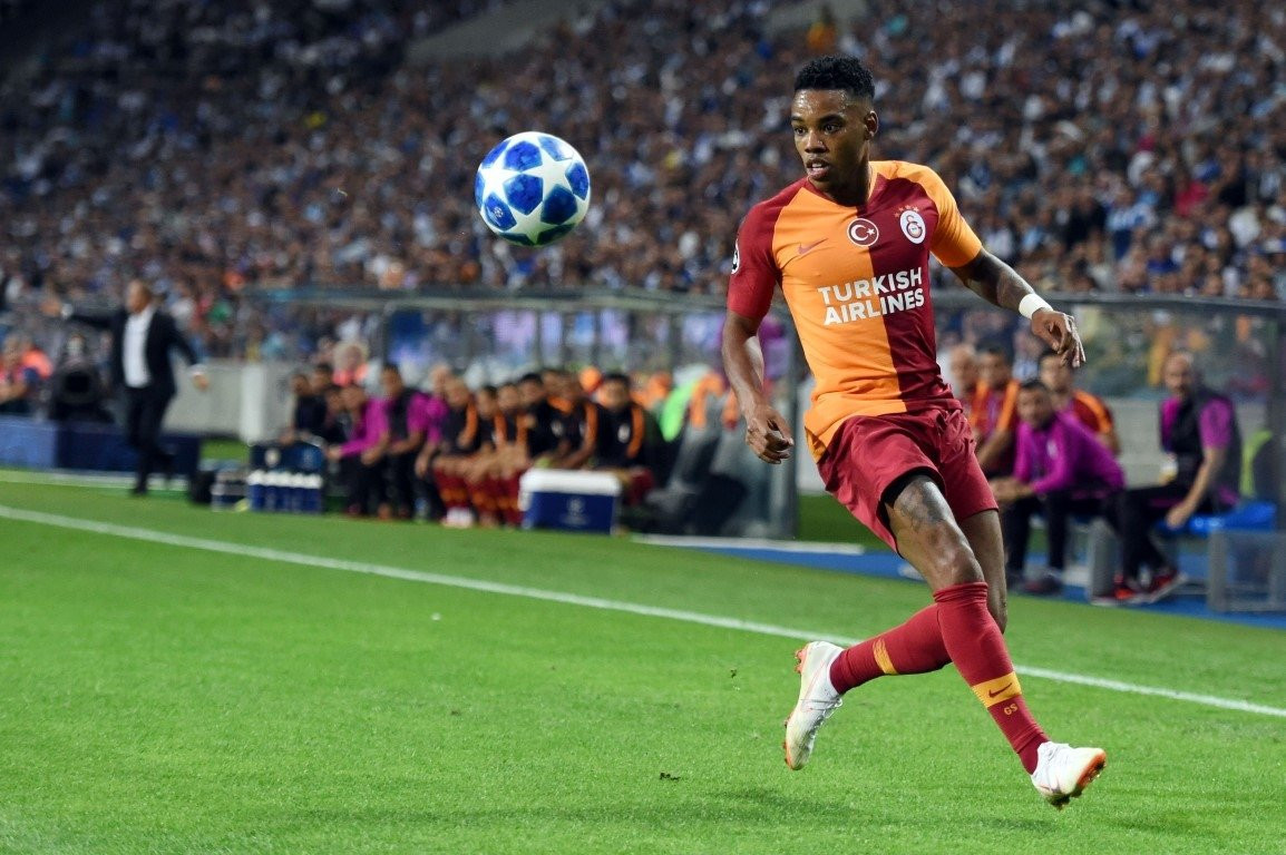 Valencia Rodrigues'i gözüne kestirdi !