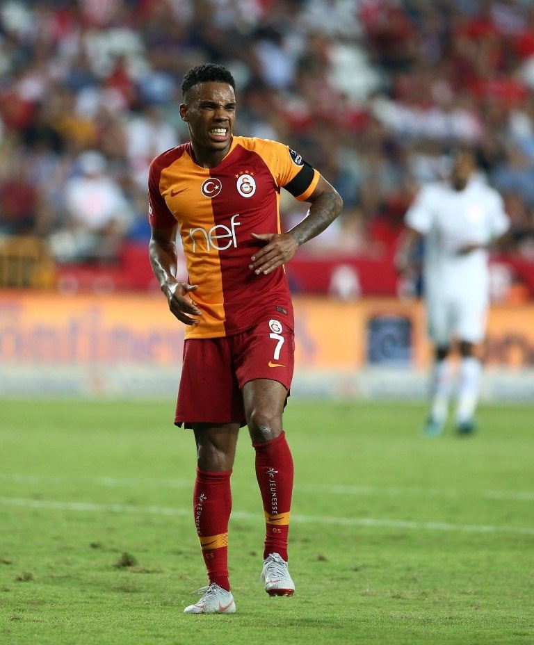 Valencia Rodrigues'i gözüne kestirdi !