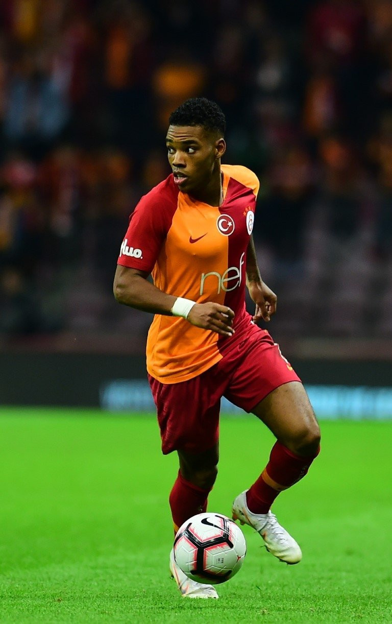 Valencia Rodrigues'i gözüne kestirdi !