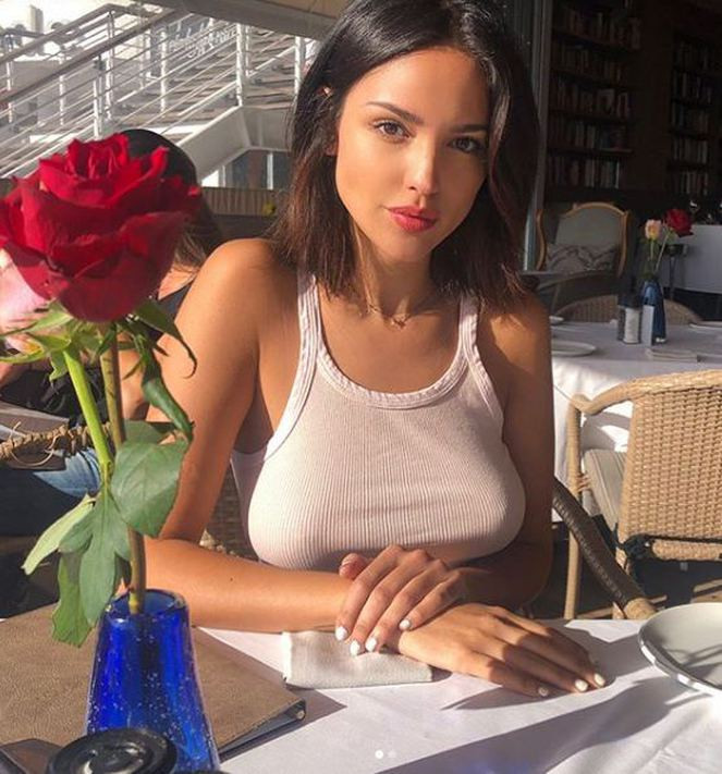 Eiza Gonzalez'den bikinili paylaşım