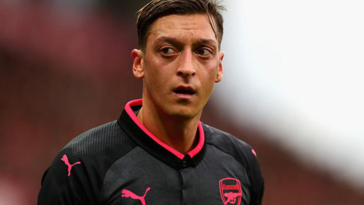 Arsenal'den Mesut Özil'e destek ! "Özür dilesin"
