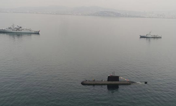İstanbul'da denizaltı şaşkınlığı