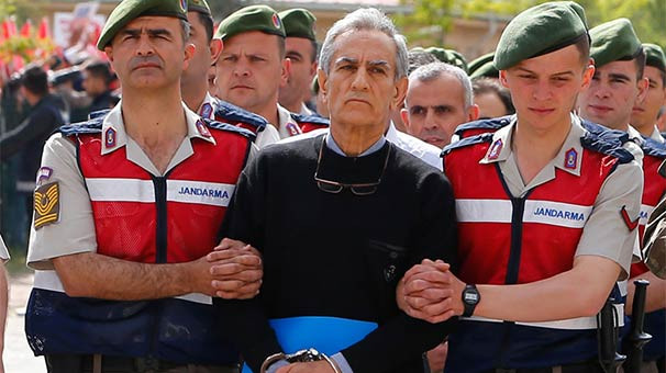 Akın Öztürk böyle oynamış ! ''Beni de kurtardın''