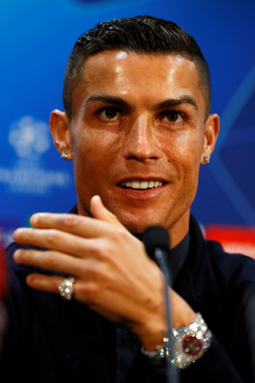 Ronaldo'nun saatinin fiyatı dudak uçuklattı ! - Resim: 2