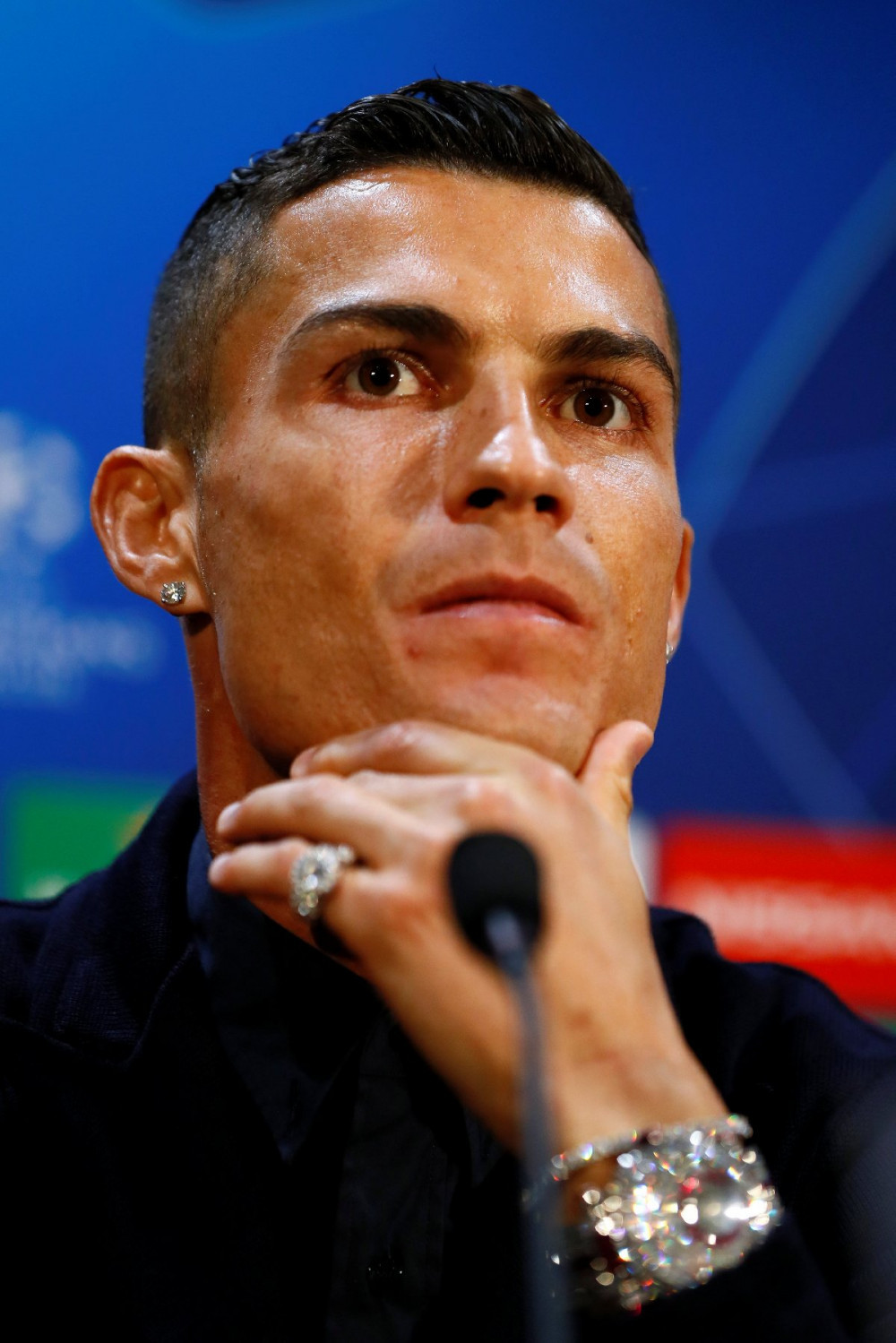 Ronaldo'nun saatinin fiyatı dudak uçuklattı ! - Resim: 4
