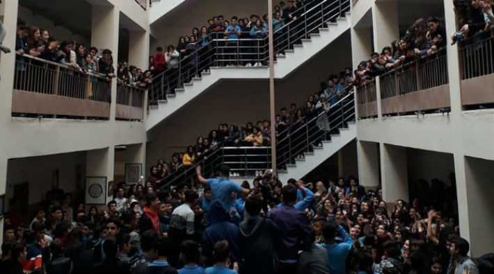 İstanbul'da lisede ''tacizci öğretmen'' rezaleti ! Öğrenciler ayaklandı
