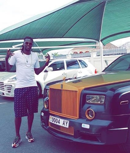 İşte Adebayor’un çılgın araba koleksiyonu !