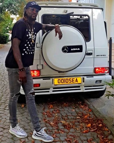 İşte Adebayor’un çılgın araba koleksiyonu !