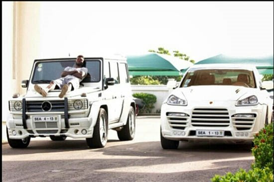 İşte Adebayor’un çılgın araba koleksiyonu !