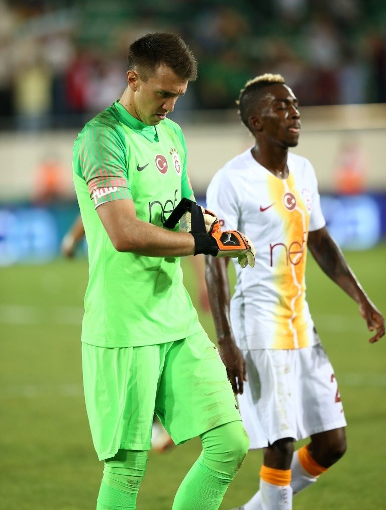 Muslera tarihe geçti !
