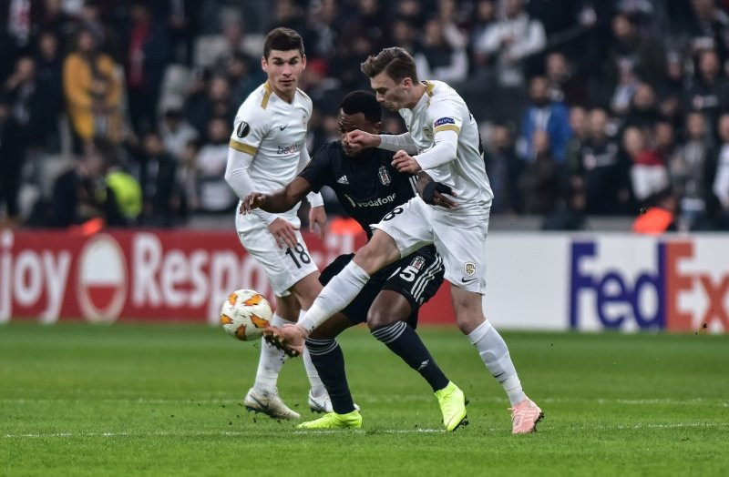 Beşiktaş taraftarından yönetime tepki ! - Resim: 4