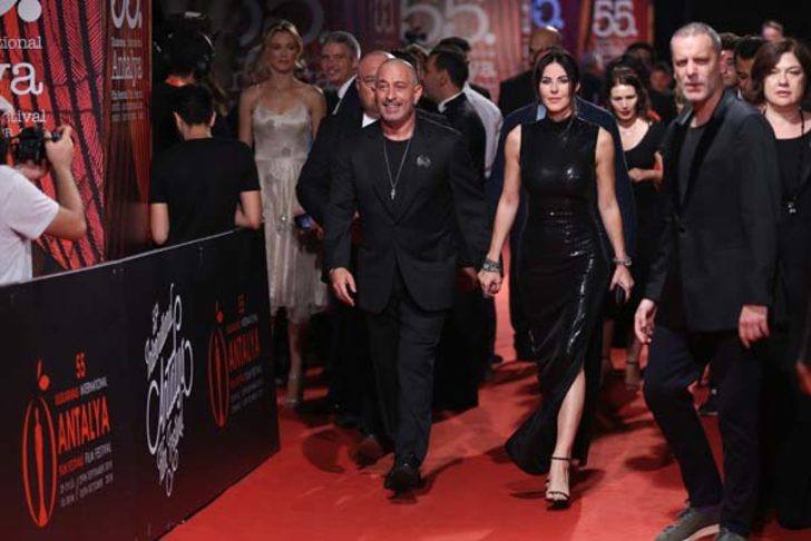 Antalya Uluslarası Film Festivali'nde kırmızı halıda şıklık yarışı