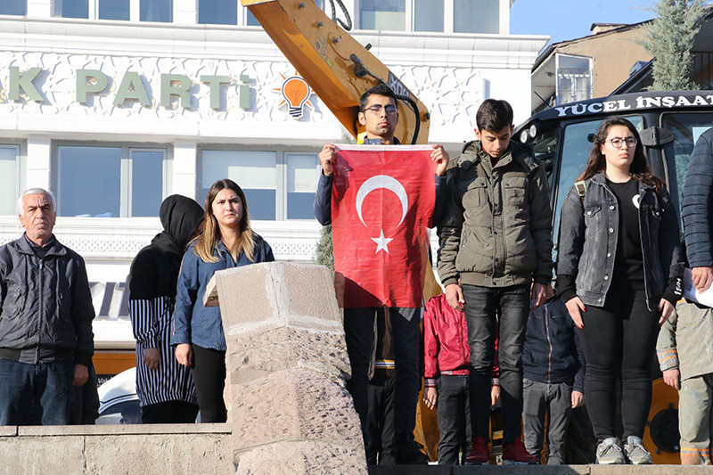 Saat 09:05'te tüm yurtta hayat durdu...
