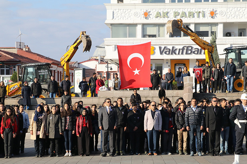 Saat 09:05'te tüm yurtta hayat durdu...