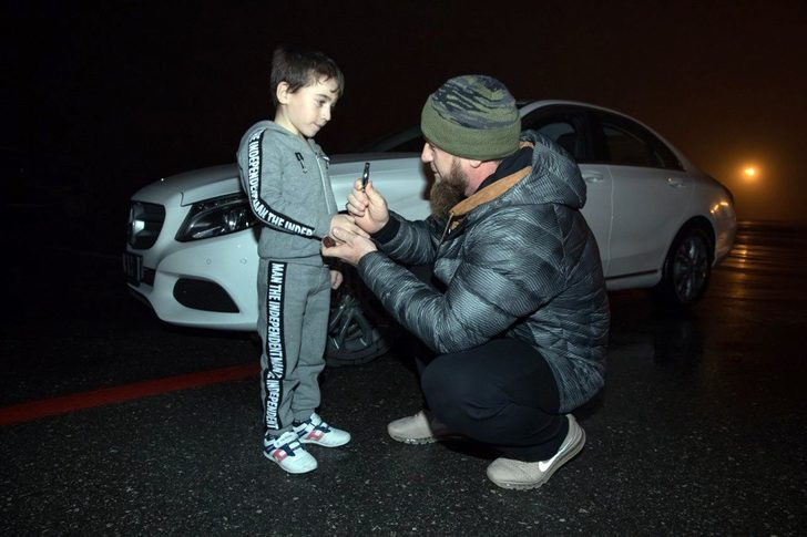 Çeçenistan lideri 5 yaşındaki rekortmen çocuğa araba hediye etti