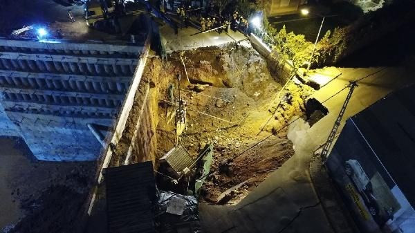 İstanbul'da facia ! Çöken yol 2 kişiyi yuttu