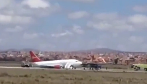 Bolivya'da uçak gövdesinin üzerine iniş yaptı
