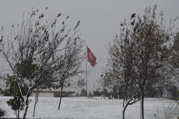 Çanakkale beyaza büründü