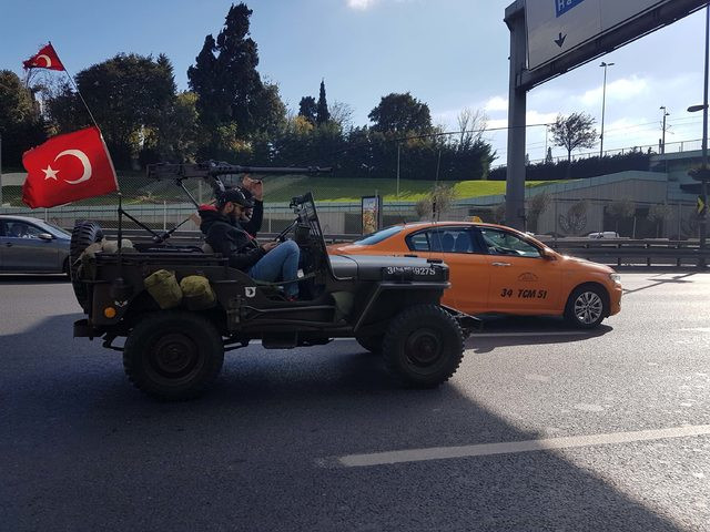 İstanbul trafiğinde ''uçak savar'' şoku