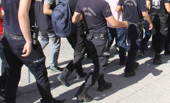 İzmir'de arkadaşları için eylem yapan 63 kişiye gözaltı