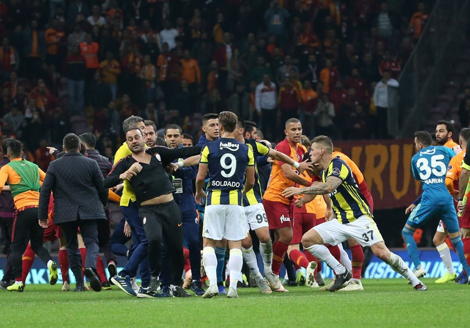Derbi cezaları belli oldu: Fatih Terim'e 7, Hasan Şaş'a 8 maç ceza !